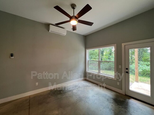 Building Photo - 6 Dundee St