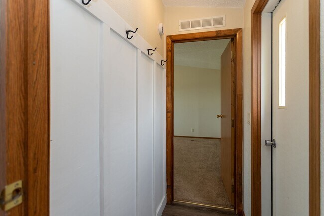 Building Photo - Charming Home on a Spacious Lot with No HOA!