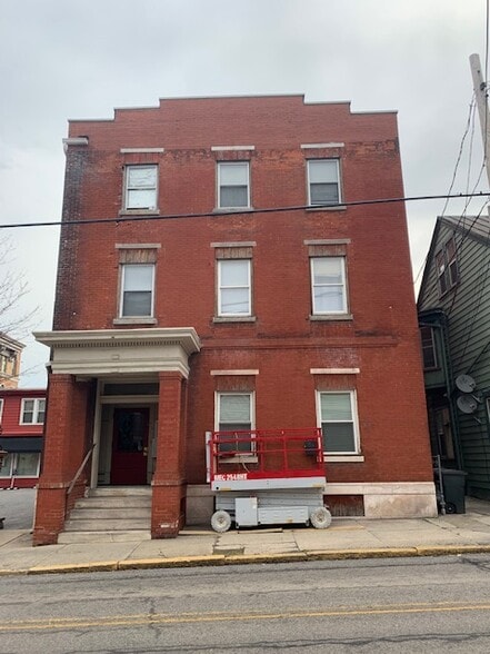 Building Photo - 331 Penn St