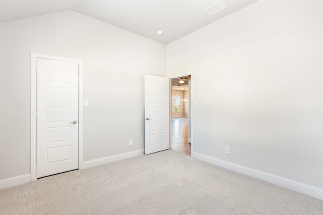 Building Photo - 630 Crystal Lk Ln