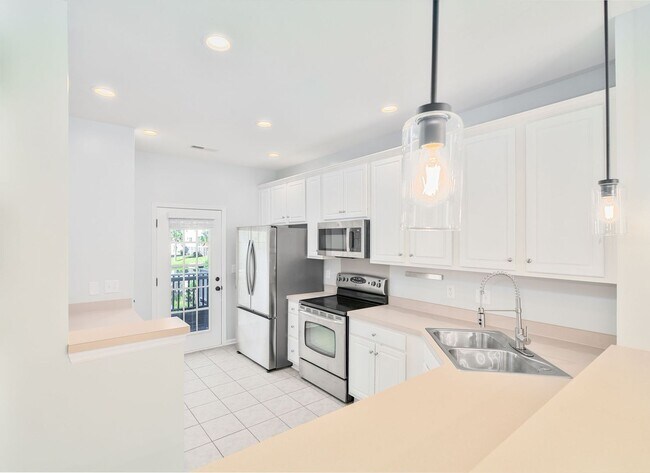 Building Photo - 116 Winding River Dr