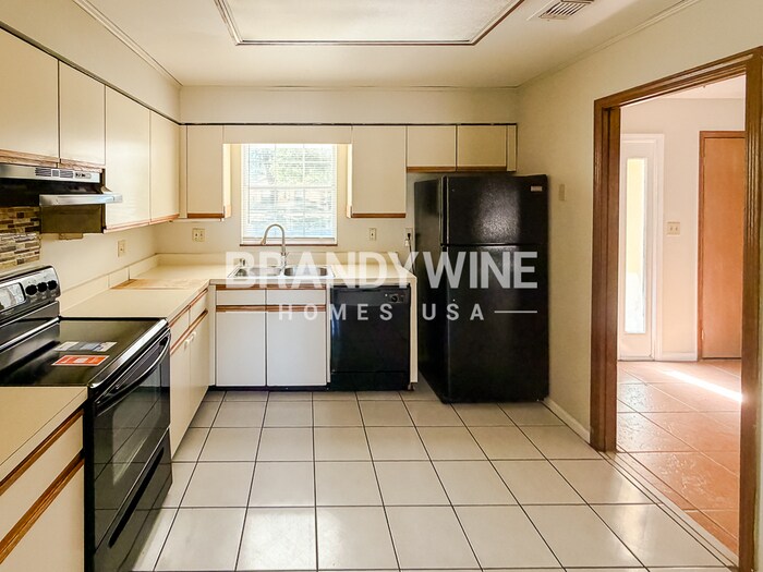 Building Photo - 4965 Reginald Rd