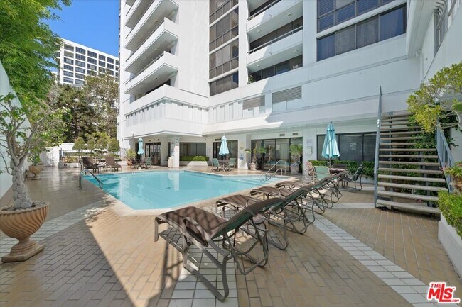 Building Photo - 10660 Wilshire Blvd