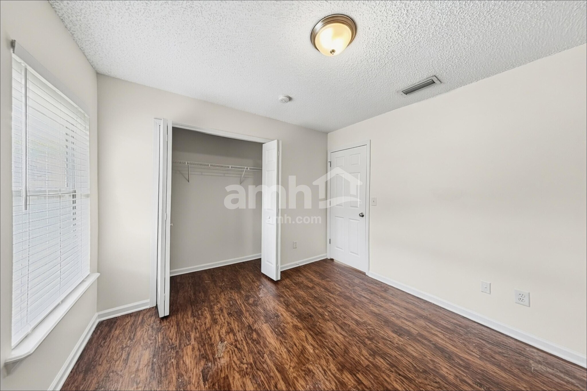 Building Photo - 157 N Lake Cunningham Ave
