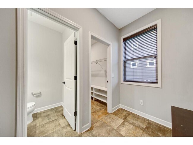 Building Photo - 19220 Bridle Path