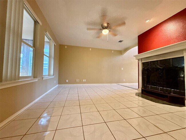 Building Photo - 13720 Greinert Dr