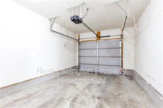 Building Photo - 300 Elkchester Cir