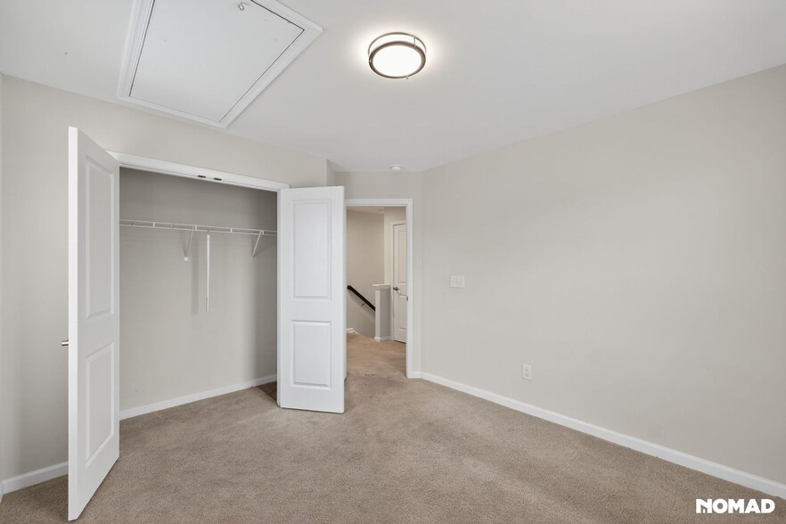 Building Photo - 305 Cross Country Way