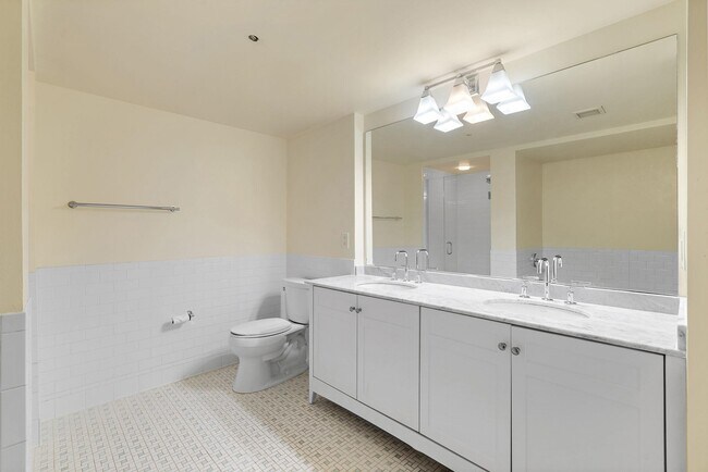 Building Photo - 700 Grove St