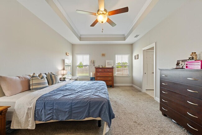 Building Photo - 809 Whispering Creek Ave