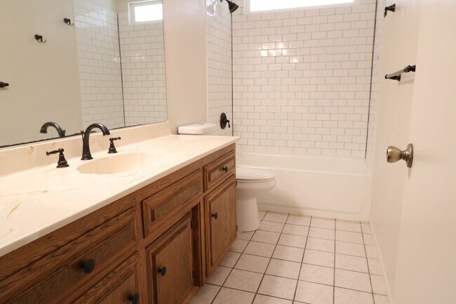 Building Photo - 112 Rawhide Ln