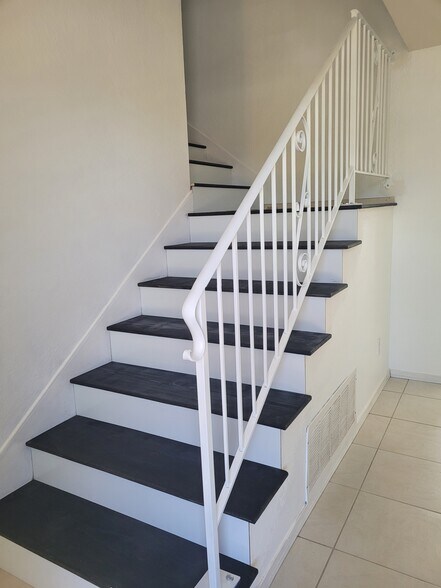 Building Photo - 1930 Adrian St