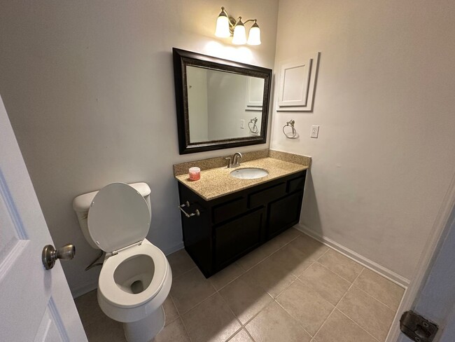 Building Photo - Beautiful 3Bed 2Bath in Hunters Ridge!