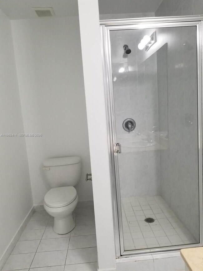 Building Photo - 40 Calabria Ave