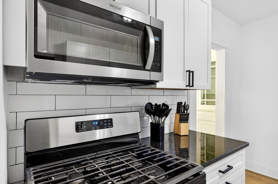 Building Photo - 3326 E Overlook Rd