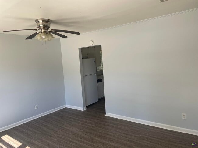 Building Photo - 805 Crestwood Terrace