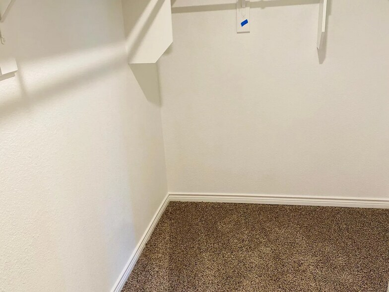 Building Photo - 2205 Elena Dr