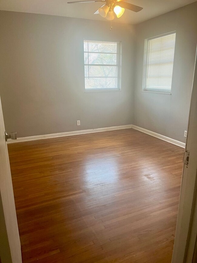 Building Photo - 105 42nd Pl