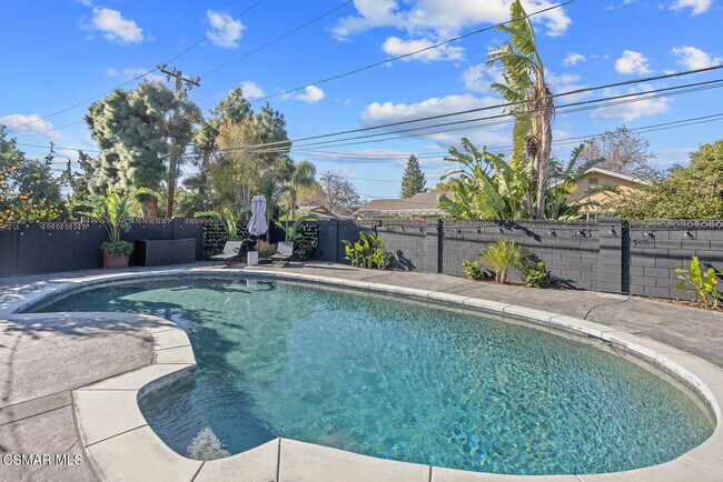 Building Photo - 1449 Norwich Ave