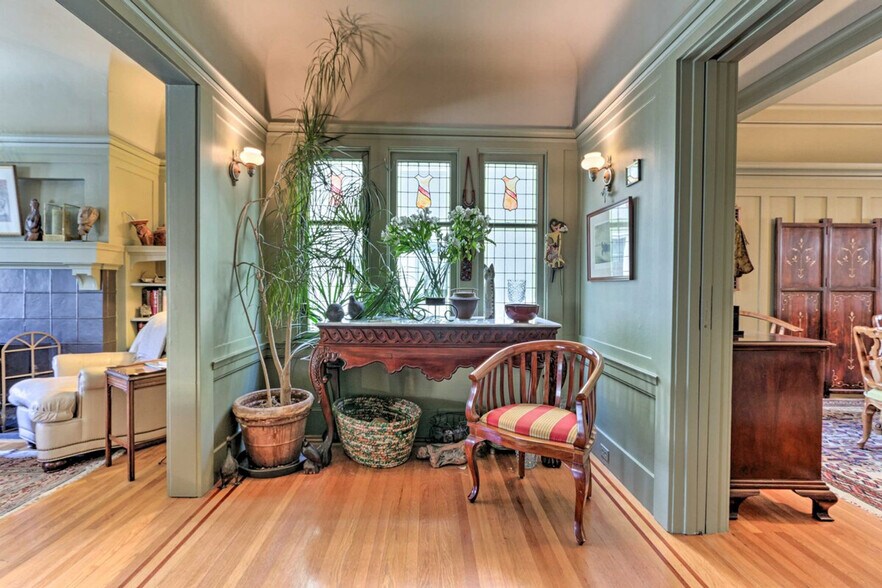 Building Photo - 241 Ashbury St