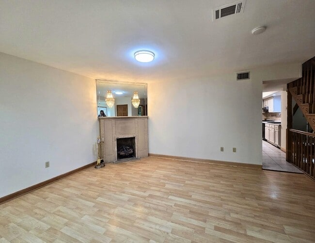 Building Photo - 911 80th St