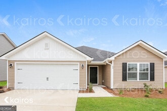 Building Photo - 15 Red Oak Dr.