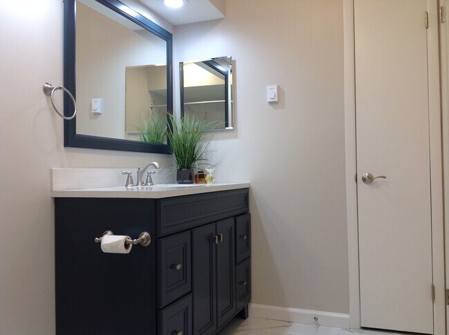 Renovated full bath - 103 Amberly Dr