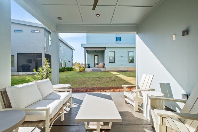 Building Photo - 31 Sarah St