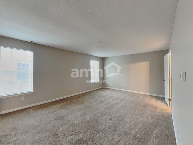 Building Photo - 2909 Seasons Dr