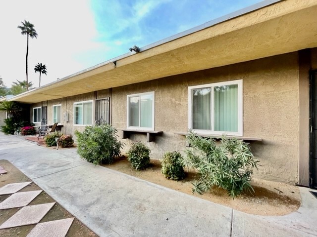 Building Photo - Cathedral City Courtyard