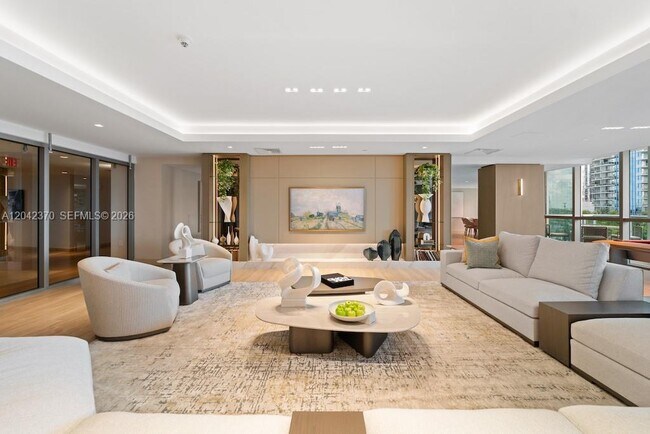 Building Photo - 900 Biscayne Blvd