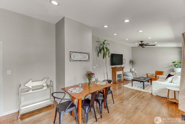 Building Photo - 3Bd/2Ba Lynnwood House