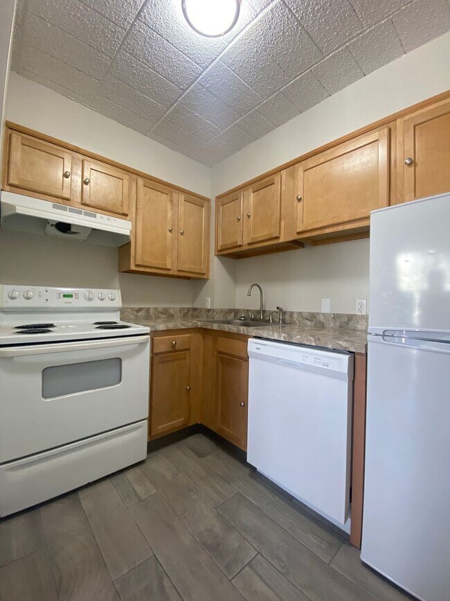 Building Photo - Beaver Terrace-502