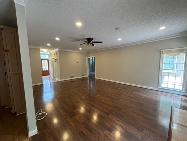 Building Photo - Beautiful Large Home
