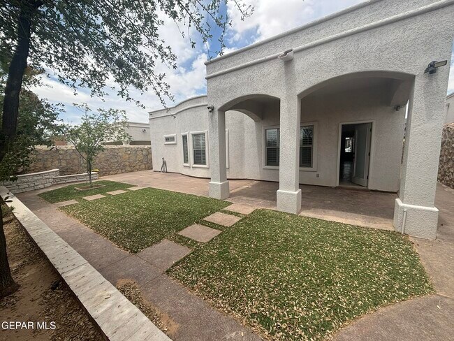 Building Photo - 12844 Cozy Cove Ave