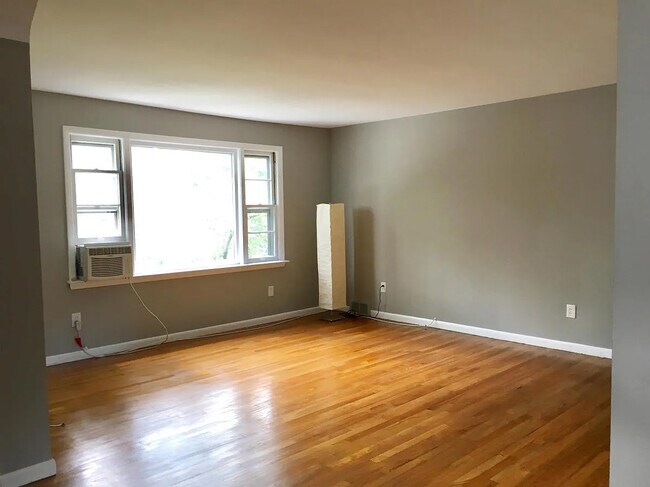 Building Photo - 828 Leroy St