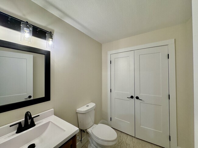 Building Photo - 195 Ritchey Rd