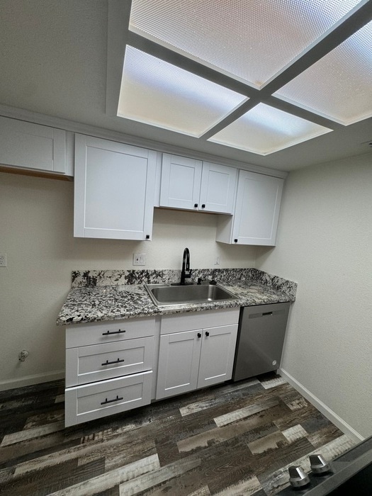 Building Photo - Adorable UPDATED 2bd/2bth duplex in Sacramento!