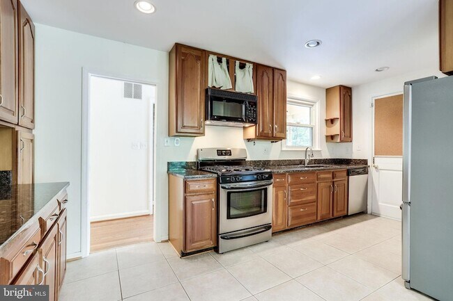 Building Photo - 5225 Old Dominion Dr