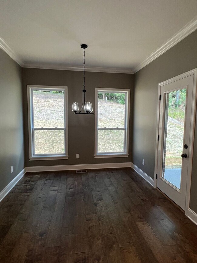 Building Photo - Lenoir City 37771 - Available 6/1/26, 3 bedroom, 2 bath home - Contact Chad Weeks (865)567-6193