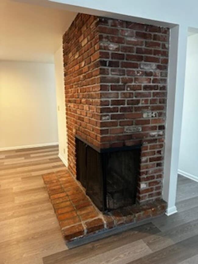 Building Photo - Newly Remodeled Home – Conveniently Located!