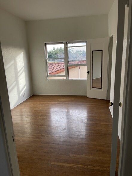 Hardwood in 2 bedrooms - 1201 S 4th St