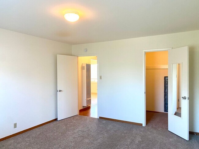 Building Photo - Immaculate 1BR/1BA! Downtown San Anselmo! Parking! Laundry! PROGRESSIVE