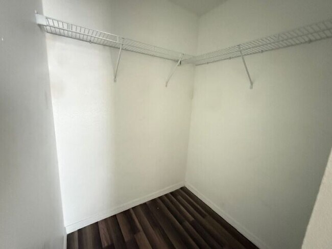 Building Photo - 2/2 Conway Orlando Condo-MOVE IN SPECIAL $200 OF 1ST MONTHS RENT