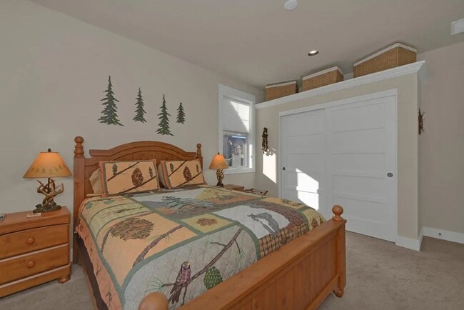 Building Photo - Eagle Crest Bunkhouse, utilities paid