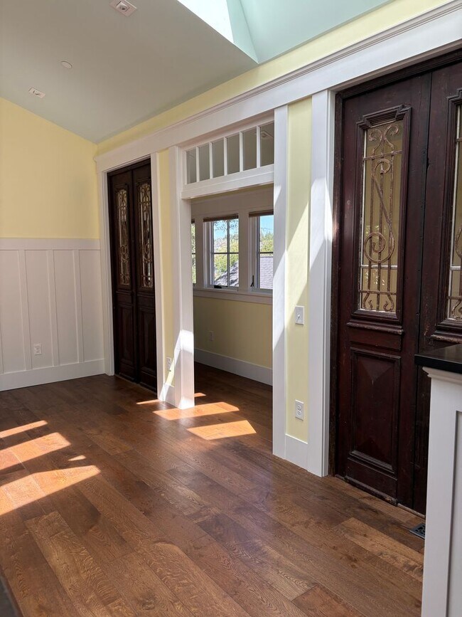 Building Photo - Beautiful 2/2.5 in the heart of Penngrove