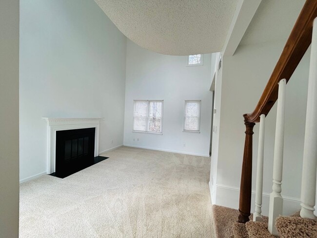 Building Photo - Cute 2-story home 2 bedroom 2 1/2 bath with a 1 car garage off Pisgah Church road NW Greensboro