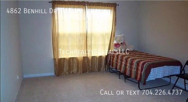 Building Photo - 4862 Benhill Dr