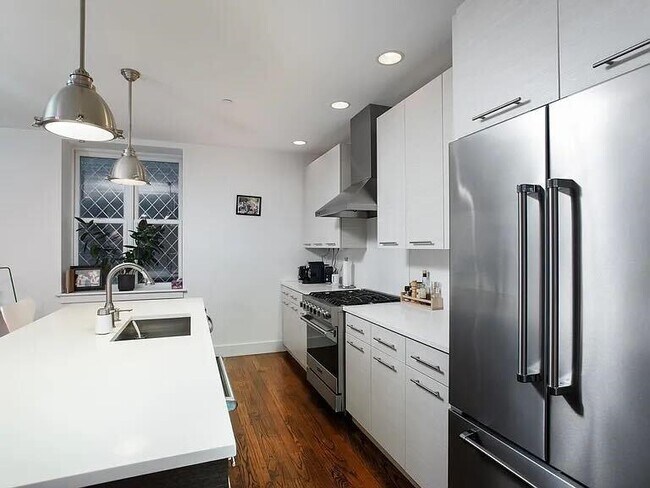 Building Photo - 304 Pavonia Ave