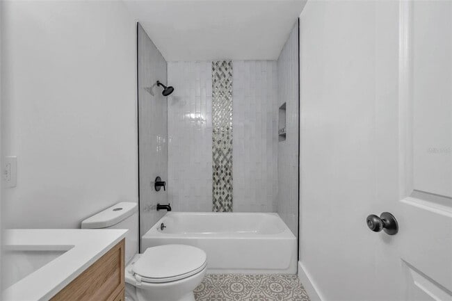 Building Photo - 304 W Idlewild Ave